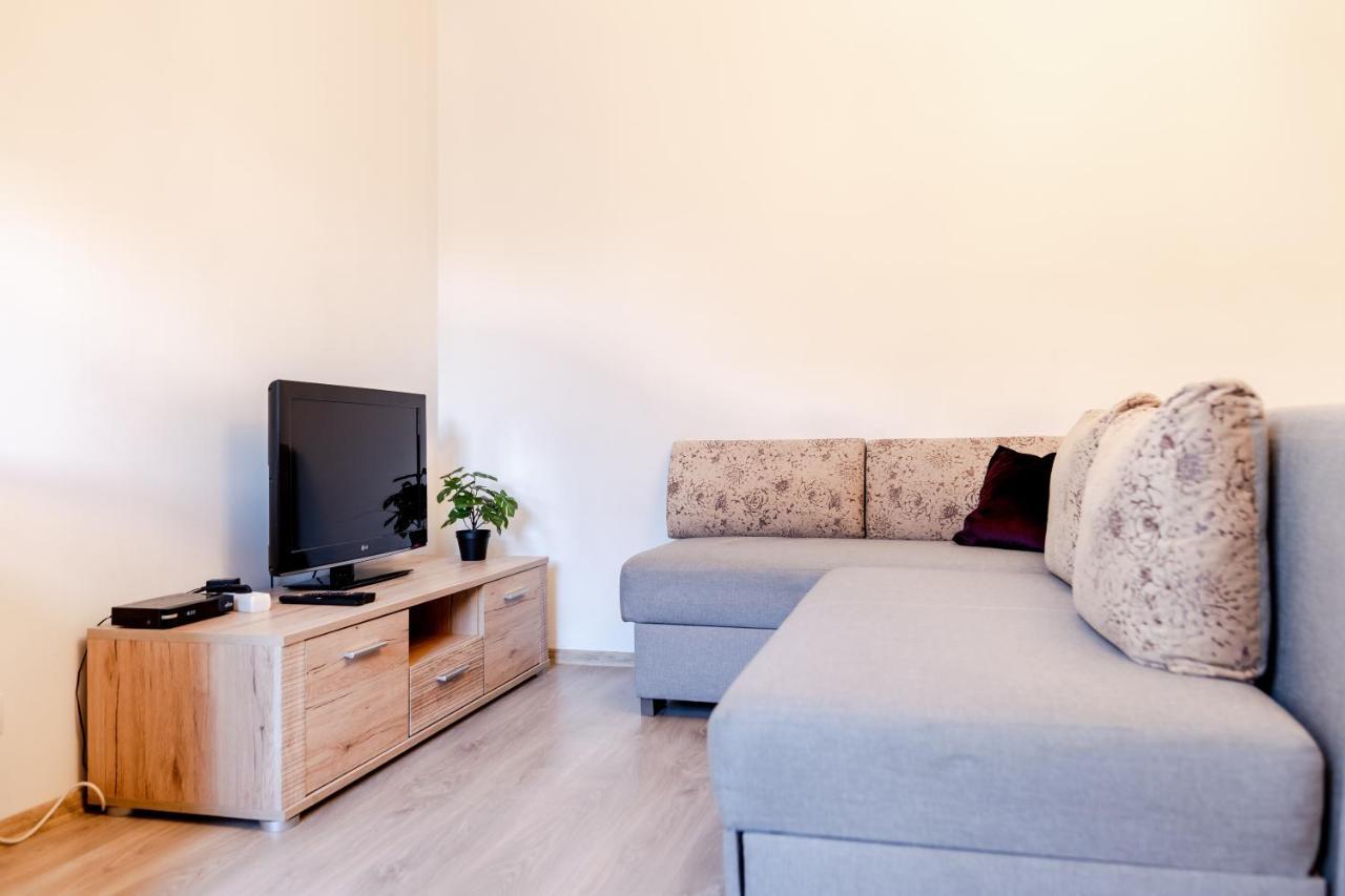 Contact Free Apartments With Free Parking Talin Exterior foto
